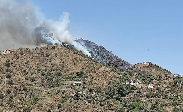 Extinguido el incendio originado en un paraje de Torrox