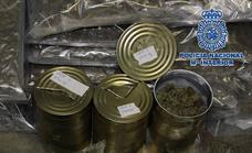 Cuatro detenidos de una red criminal que ocultaba droga en latas de conservas en una nave en Málaga