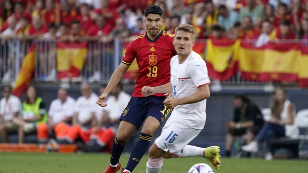 España gana a la República Checa en Málaga (2-0)