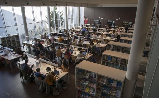 Ocho de cada diez titulados en ingenierías TIC están trabajando un año después de graduarse