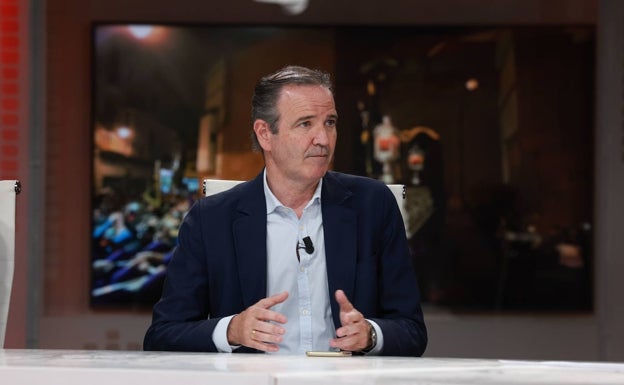 La mayoría de hermanos mayores respaldan que Atencia siga un año más al frente de la Agrupación de Cofradías de Málaga