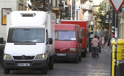 Málaga entierra el proyecto para sacar del Centro los camiones de reparto