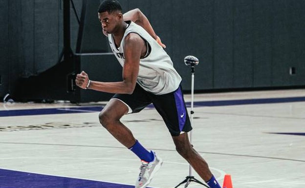 Nzosa sigue su ruta hacia el Draft y entrena con los Sacramento Kings