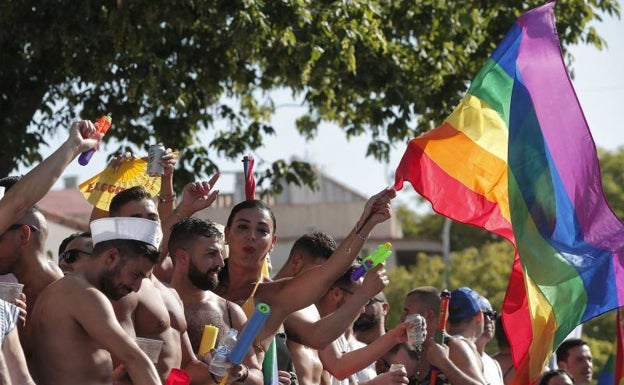 San Pedro Alcántara se anticipa con un espectáculo al Día del Orgullo