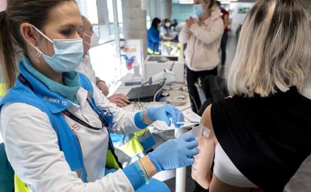 La OMS resuelve las dudas sobre la cuarta dosis de la vacuna contra el coronavirus