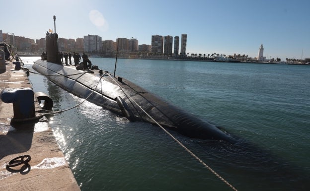 El submarino Tramontana de la Armada Española ya está en el Puerto de Málaga