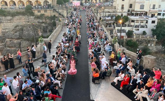 Una pasarela de moda a más de cien metros de altura sobre el Tajo