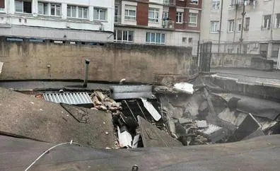Un operario herido y dos edificios desalojados por un derrumbe en Bilbao