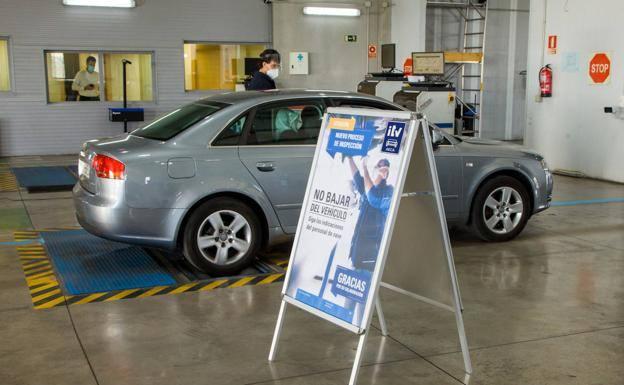 Si cambio las ruedas del coche, ¿tengo que volver a pasar la ITV?