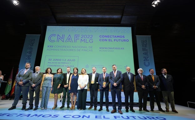 Un millar de administradores de fincas buscan en Málaga cómo reducir la factura de la luz en los edificios