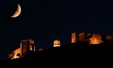 Álora se redescubre durante la noche: el Ayuntamiento crea visitas teatralizadas por el casco histórico a la luz de la luna