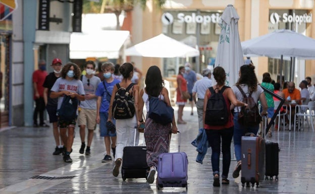 El equipo de gobierno en el Ayuntamiento de Málaga rechaza el cobro de una tasa a los turistas que se alojen en la ciudad