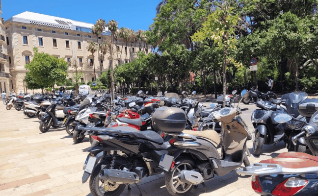 Caos diario en el centro histórico: imposible aparcar
