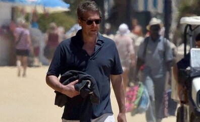 Hugh Grant protagoniza la nueva serie que Netflix rueda en Málaga, 'Kaos'