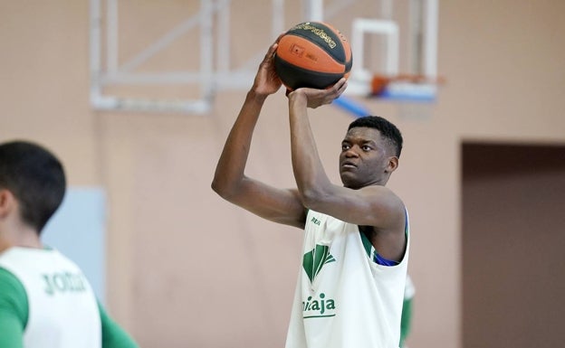 Yannick Nzosa jugará la Liga de Verano de la NBA con los Washington Wizards