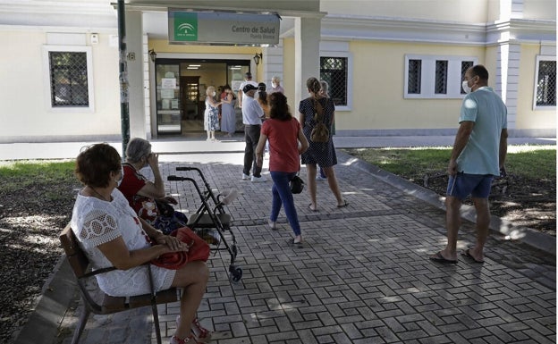 Veinte centros de salud de Málaga cerrarán por la tarde este verano por la falta de médicos