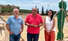 El PP denuncia el retraso en la instalación de césped artificial en el campo de fútbol de Almayate