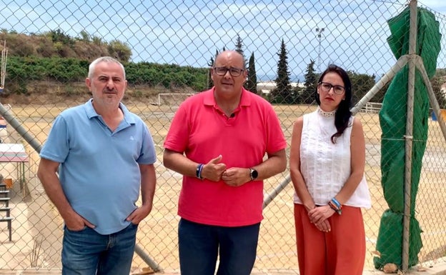 El PP denuncia el retraso en la instalación de césped artificial en el campo de fútbol de Almayate