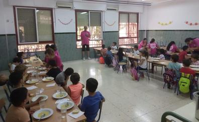 Sin colegio, sin comida: 19 centros permanecen abiertos en Málaga para alimentar a los más vulnerables