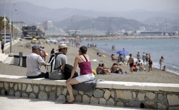 Málaga rotulará las playas de San Andrés y El Palo con letras de dos metros de altura