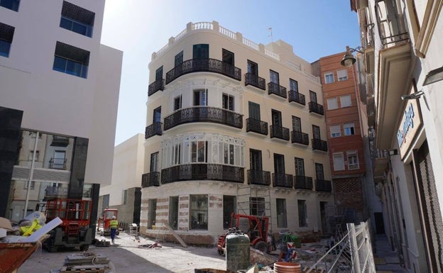 La 'nueva Mundial' asoma junto al hotel de Moneo en Málaga