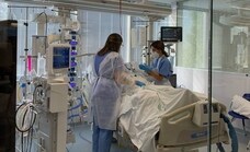 La mitad de los enfermos hospitalizados con Covid en Málaga ingresaron por otra patología