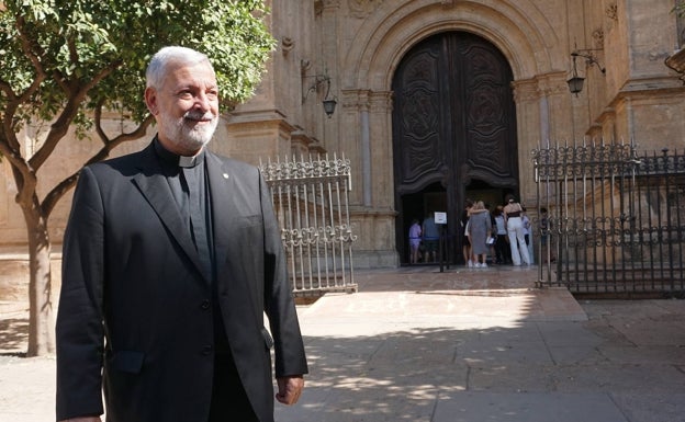 José Ferrary: «Espero que no tardemos en ejecutar el proyecto de tejado para la Catedral de Málaga»