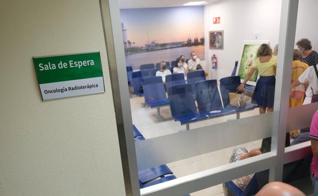 El Clínico mejora las condiciones de espera de pacientes de la unidad de Oncología Radioterápica