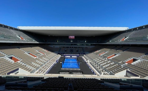 Varios malagueños viven la histórica conversión de Roland Garros en el epicentro del pádel