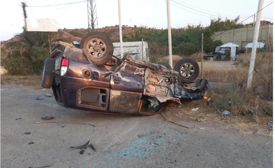 Dos heridos tras un choque frontal entre dos turismos en la travesía de Almayate