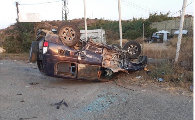 Dos heridos tras un choque frontal entre dos turismos en la travesía de Almayate