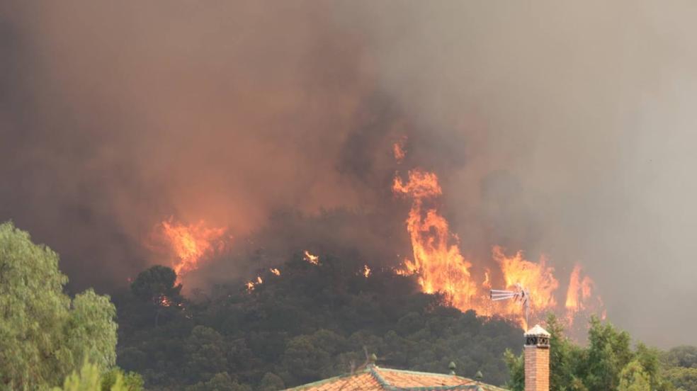 Incendio en la sierra de Mijas, visible desde varios puntos de Málaga