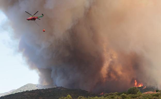 El incendio en Alhaurín el Grande obliga a desalojar a 2.300 vecinos y sigue sin control