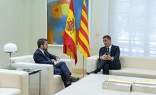 Sánchez y Aragonès reunirán a final de mes la mesa de diálogo tras encauzar su crisis