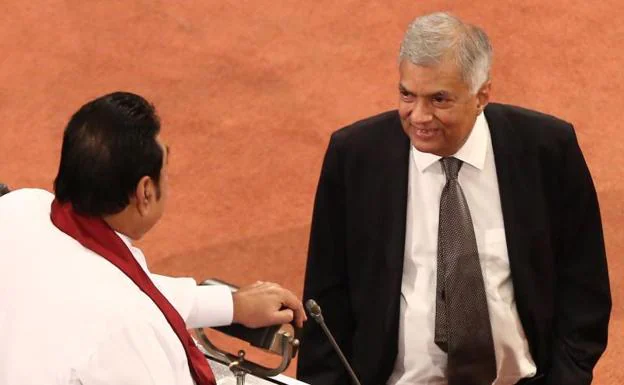 El Parlamento de Sri Lanka elige al primer ministro, Ranil Wickremesinghe, como nuevo presidente