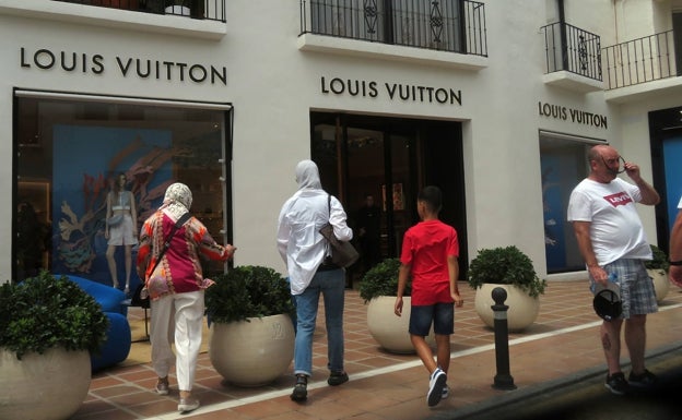 El turista árabe que llega a Marbella: más joven y alejado de la ostentación