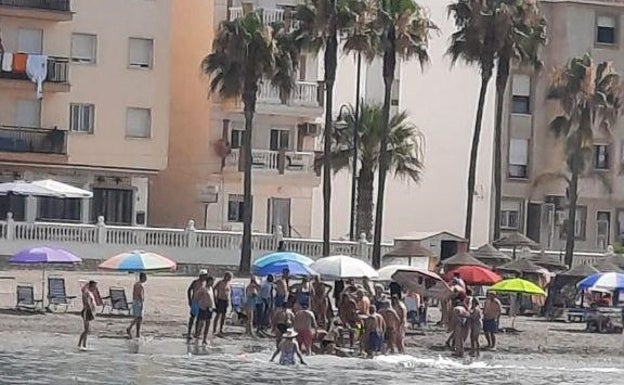 Muere ahogado un bañista de Granada de 76 años en la playa torroxeña de El Morche