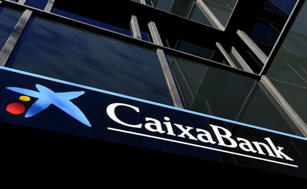 Aviso de CaixaBank a sus clientes sobre las tarjetas de crédito si van a viajar