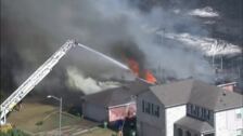 Un pavoroso incendio arrasa 26 viviendas en Texas