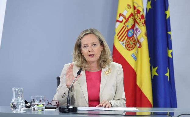 Nadia Calviño invita a Moreno a participar en el reparto de 2.600 millones