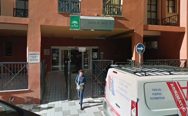 Profesionales sanitarios piden vigilancia privada en el centro de salud de Torre del Mar tras una reyerta entre dos familias