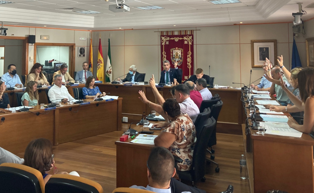 Benalmádena aprueba la modificación del PGOU para frenar 'infraviviendas' en locales comerciales