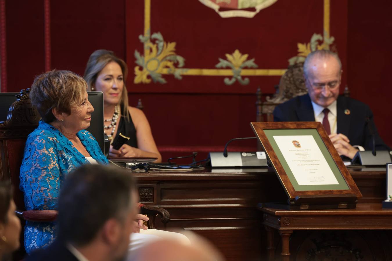 Celia Villalobos recibe la medalla de Málaga y el título de Hija Predilecta