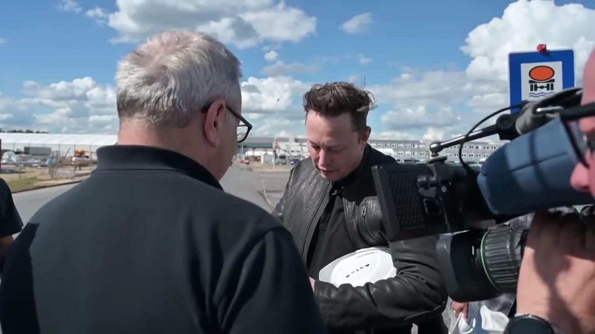 Elon Musk contrademanda a Twitter por el número de cuentas falsas