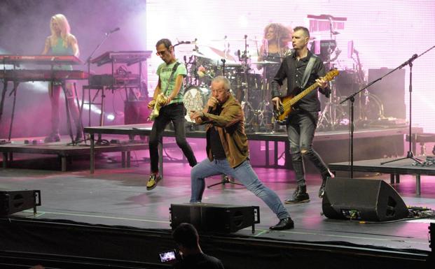 Simple Minds llenan Starlite de himnos ochenteros