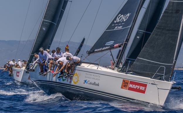 El 'Teatro del Soho CaixaBank' arranca líder la Copa del Rey de vela