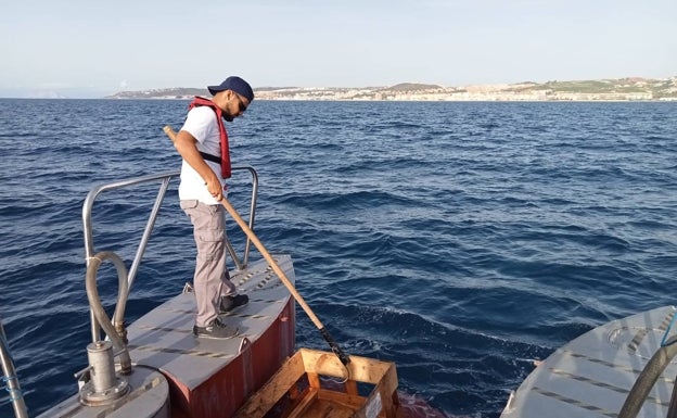 Los barcos de la Mancomunidad han recogido en julio la mitad de residuos que en junio