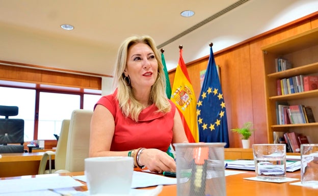 Carolina España: «Nuestra voluntad es que los ciudadanos tengan más dinero en el bolsillo»