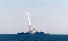 Putin insufla ánimos a los rusos con misiles hipersónicos y su Marina de guerra
