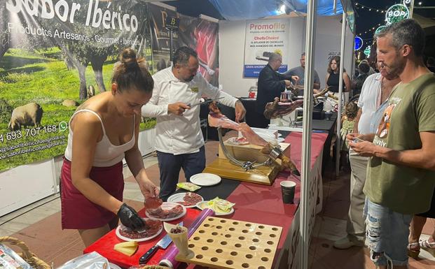 Platos de jamón a 5 euros: el Certamen Mundial de Jamón 'Popi' toma Estepona